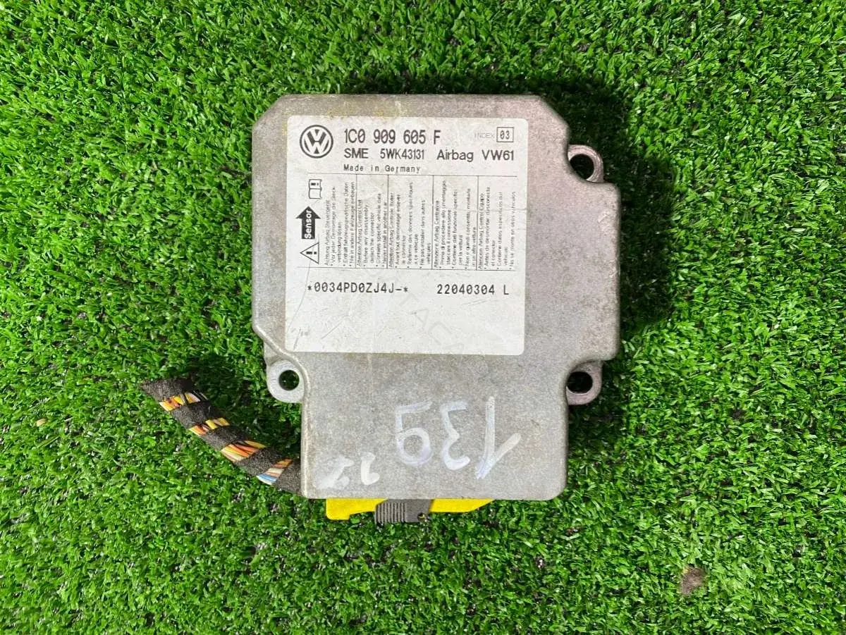 Блок управления подушками безопасности 1C0909605F