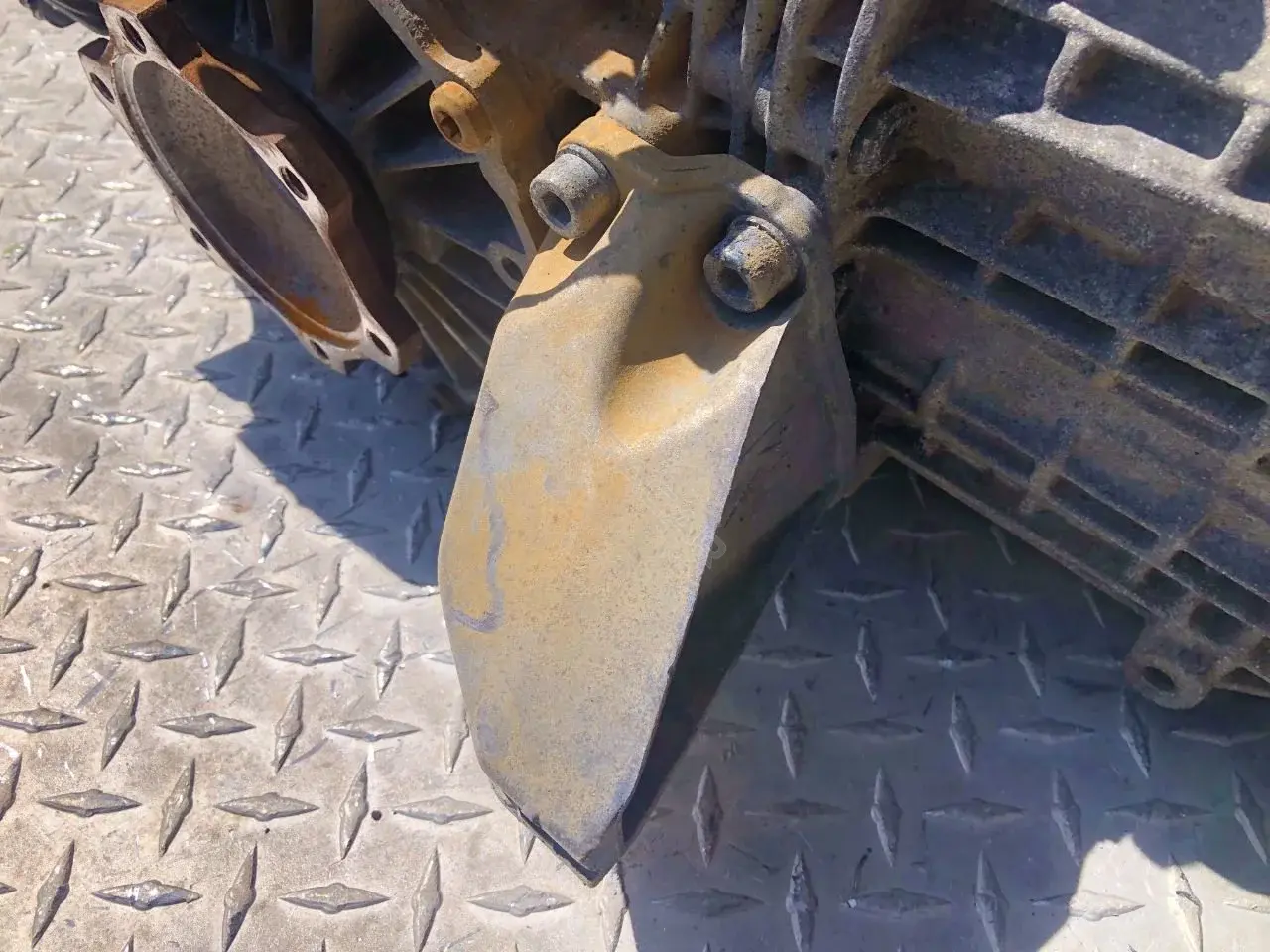 Кронштейн КПП 8D0399113AB