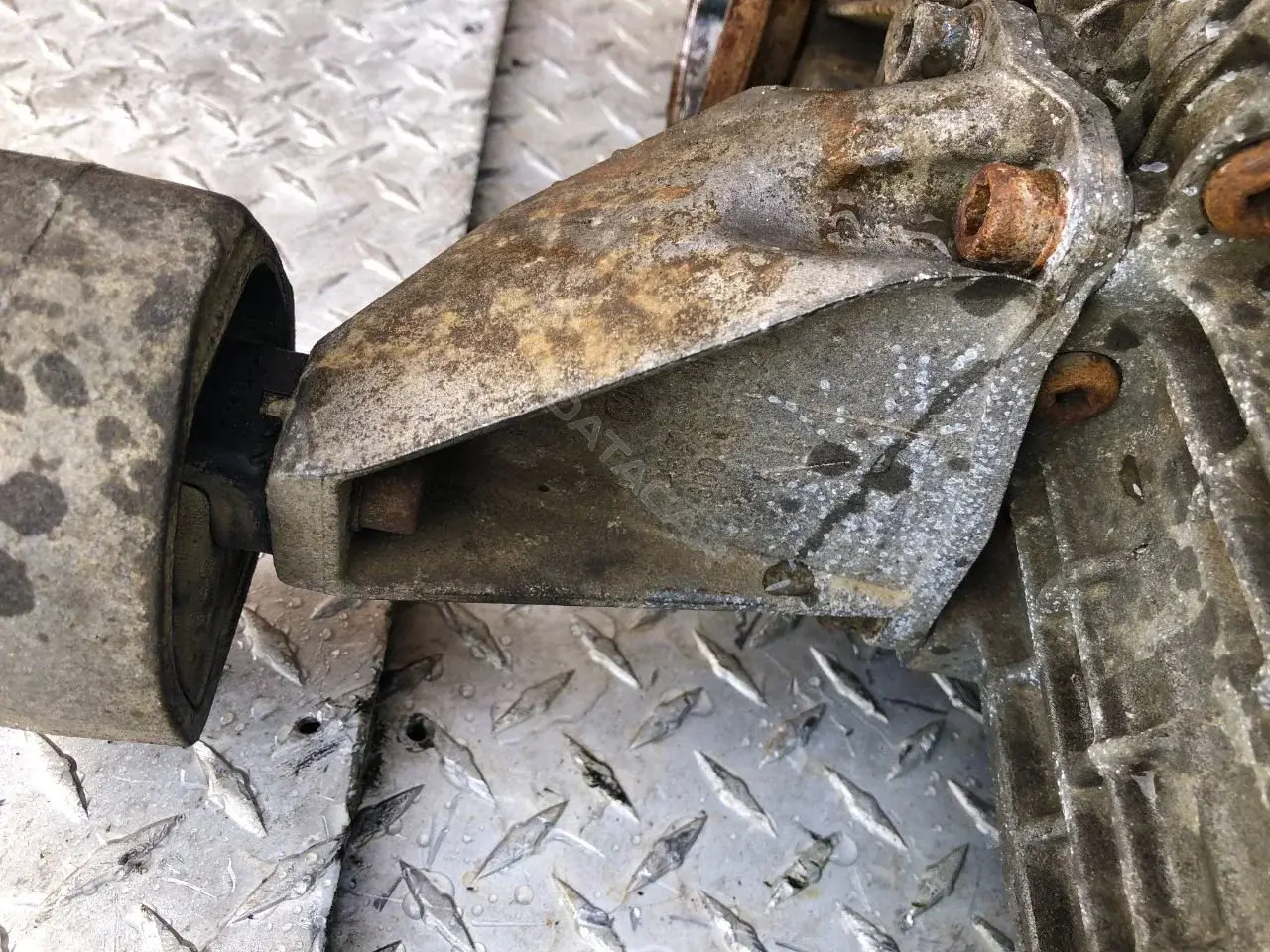 Кронштейн КПП 8D0399113AB