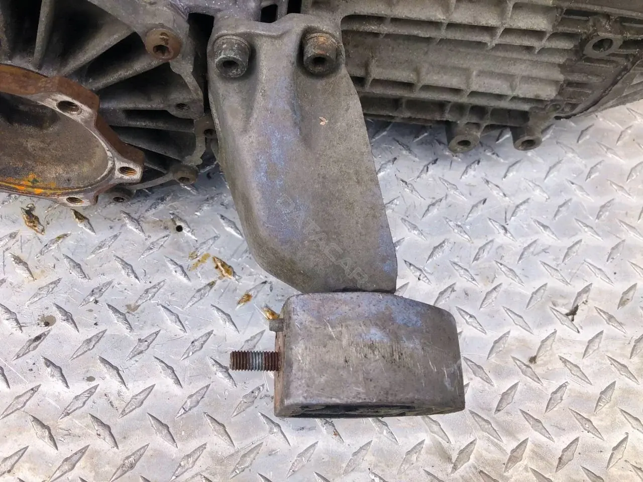 Кронштейн КПП 8D0399113AB