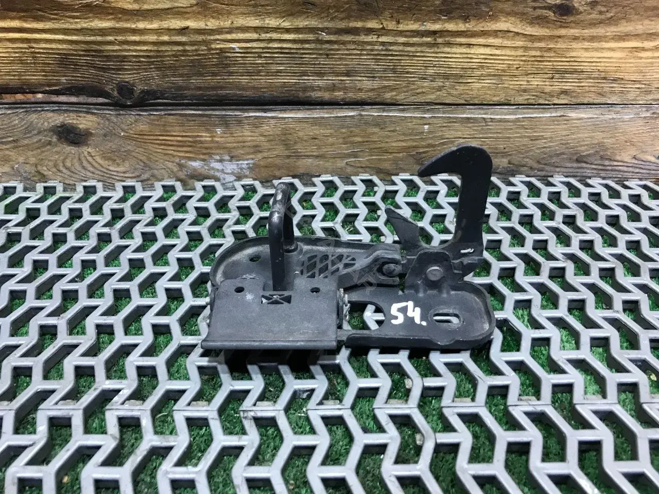 Замок капота 1T0823480A