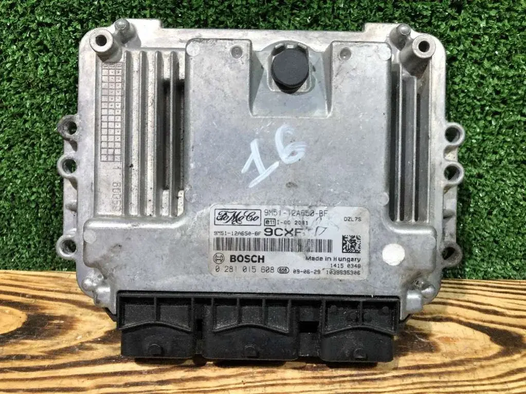 Блок управления двигателем 0281015608, 9M5112A650BF