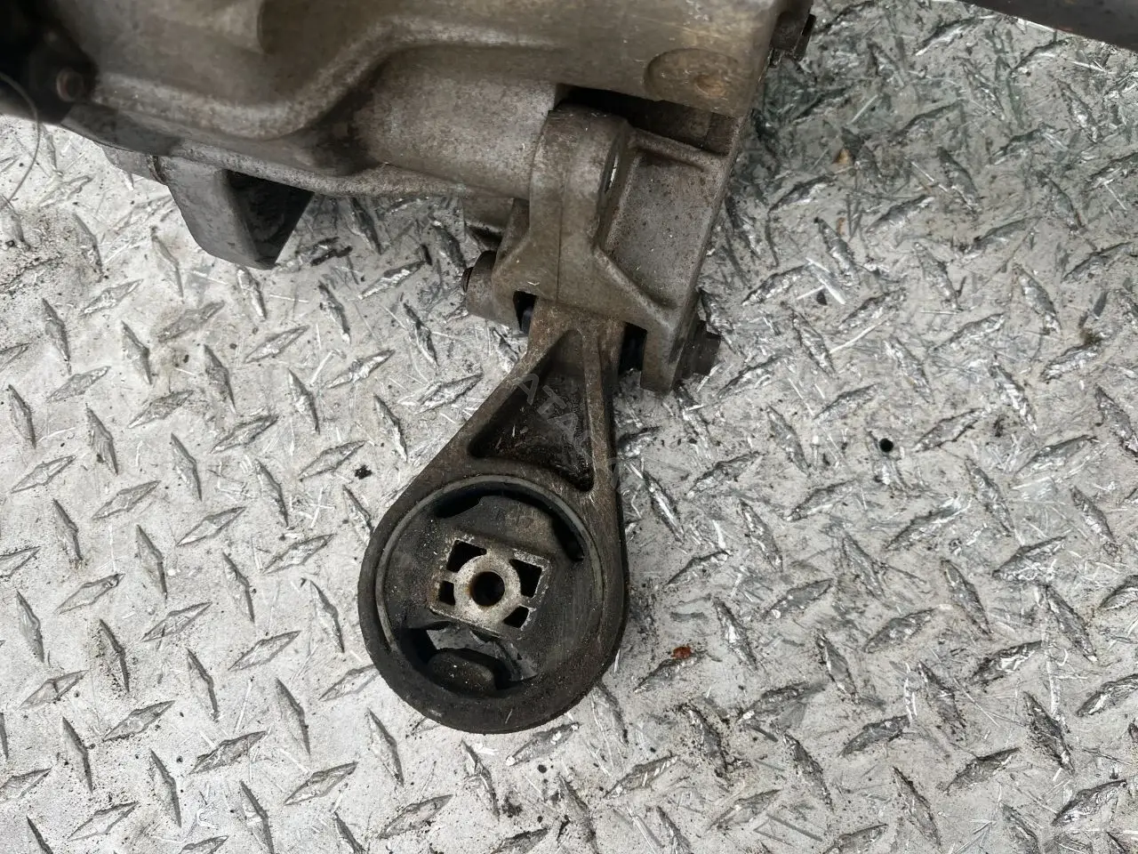 Подушка КПП 98AB6P082A