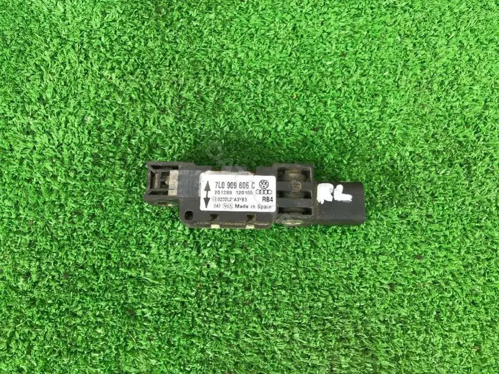 Датчик удара 7L0909606C