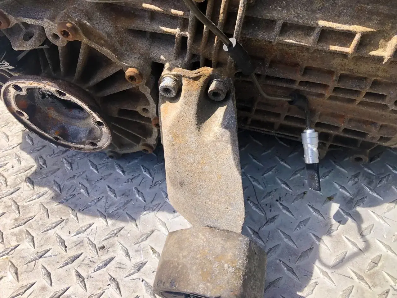 Кронштейн КПП 8D0399113AB