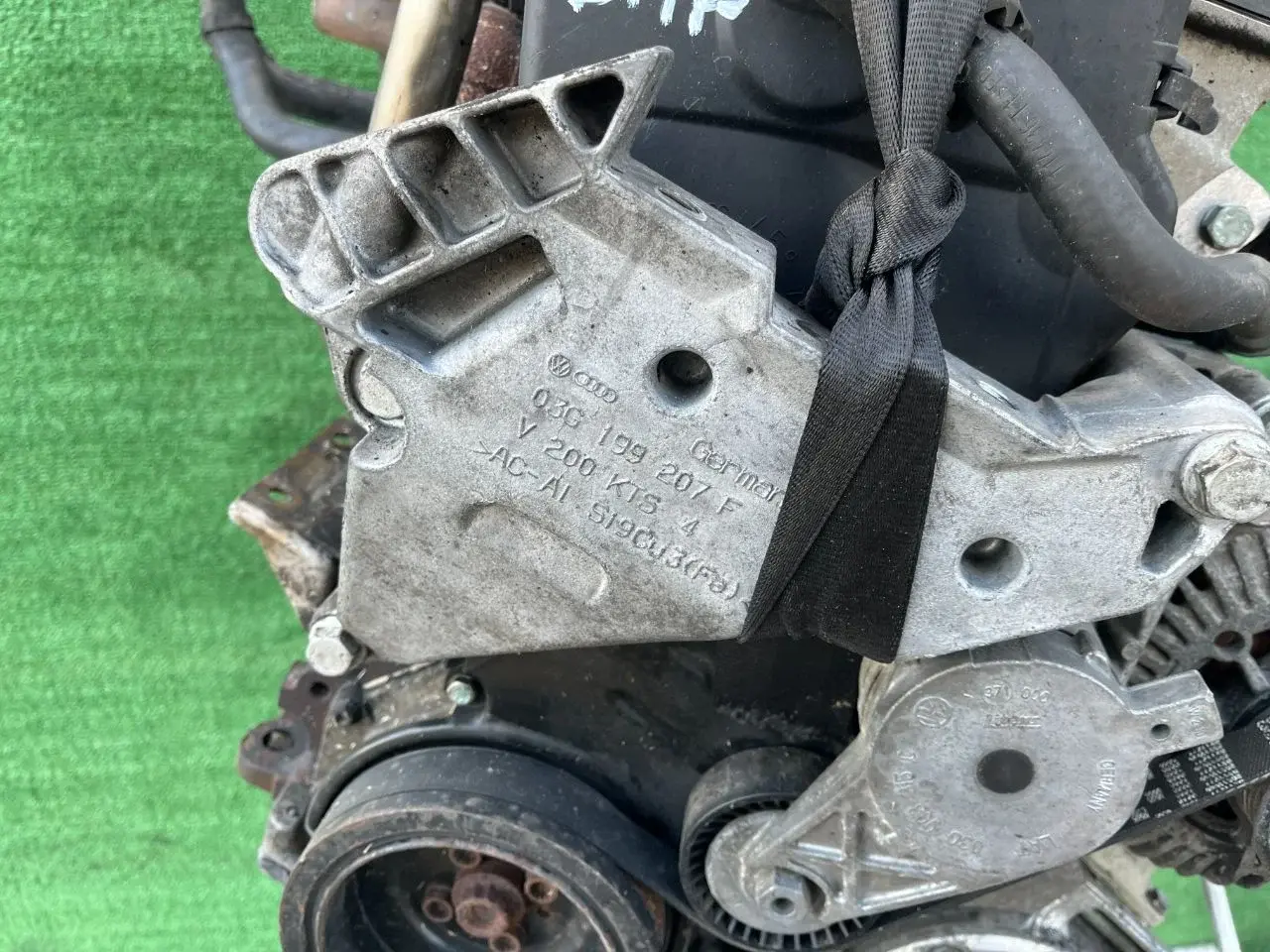 Кронштейн двигателя 03G199207F