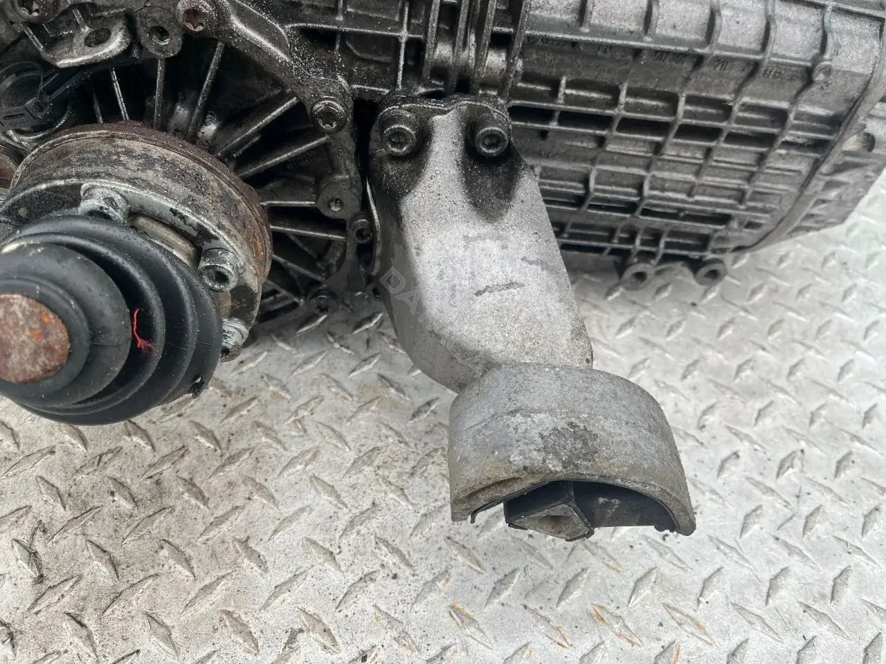 Кронштейн КПП 8D0399113AB