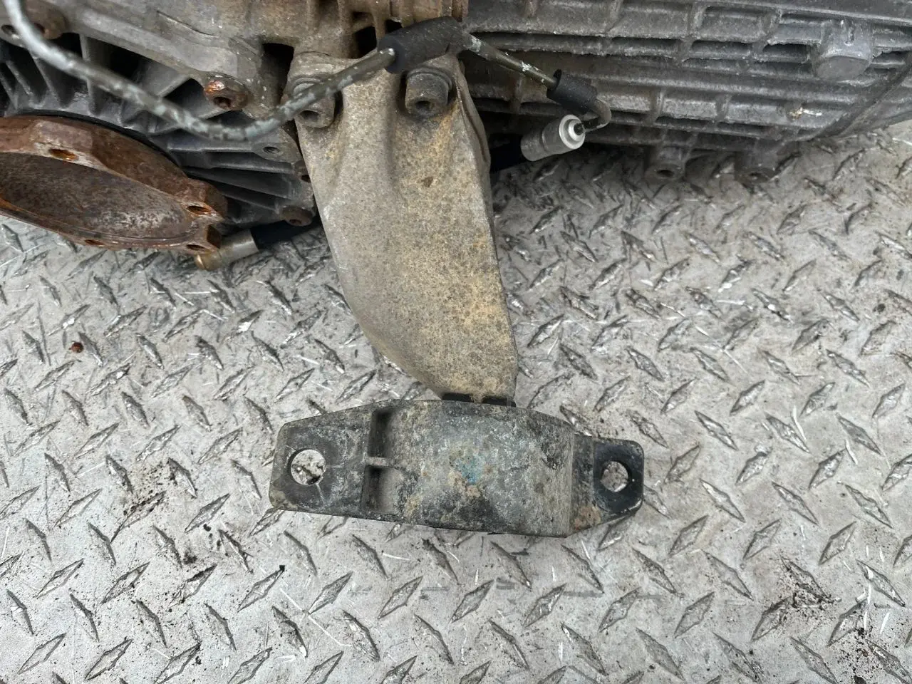 Кронштейн КПП 8D0399113AB