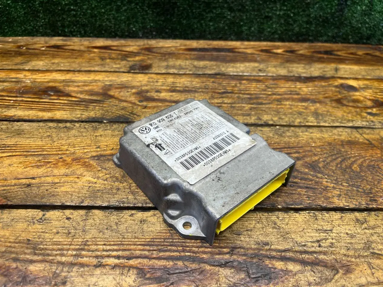 Блок управления подушками безопасности 1K0909605T