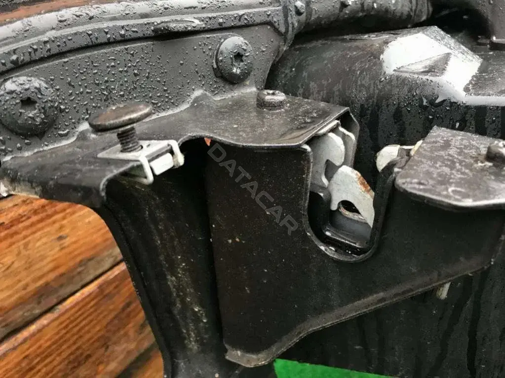 Замок капота 52568317