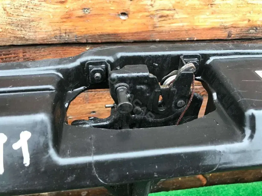 Замок капота 8D0823509