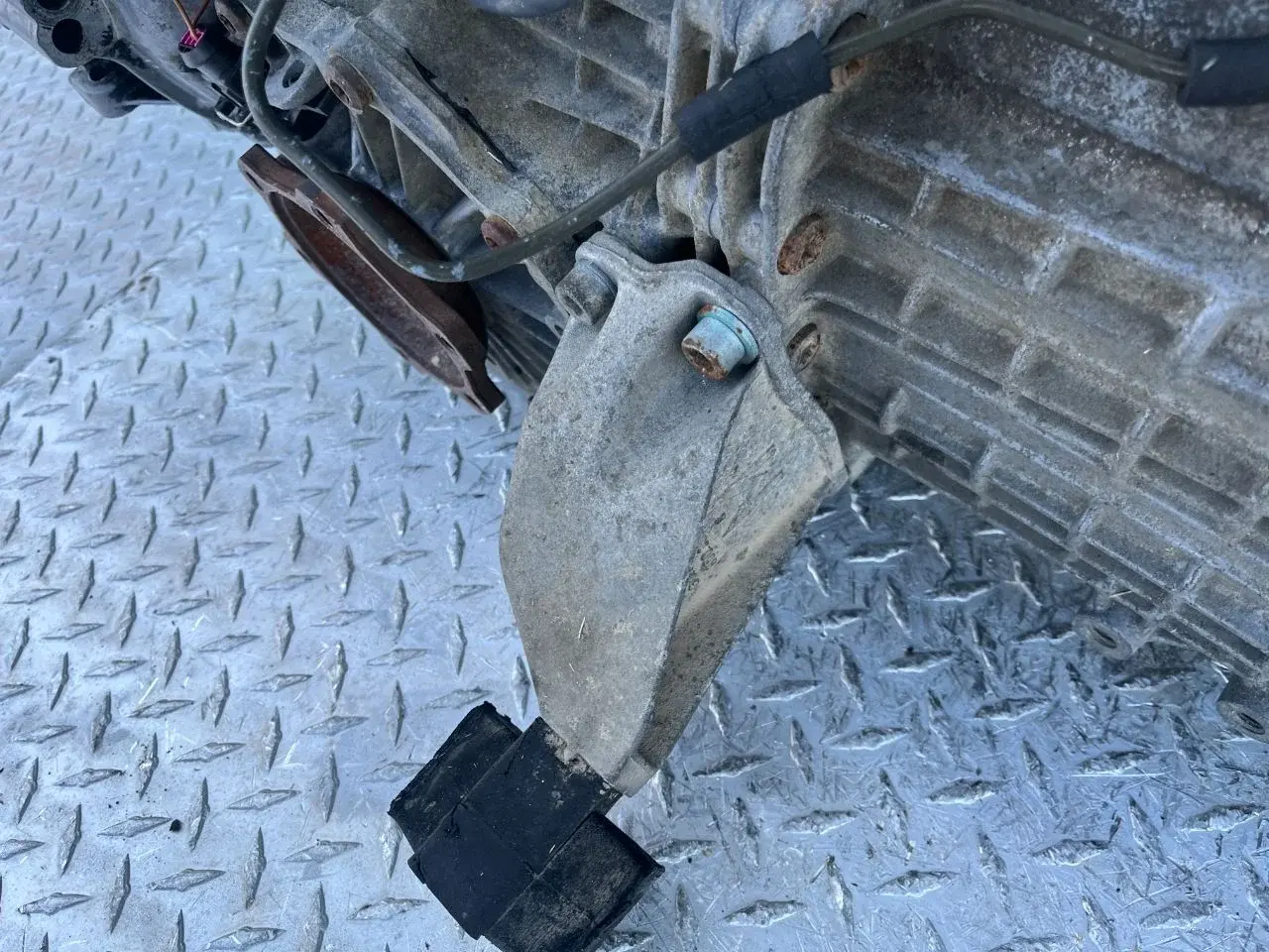 Кронштейн КПП 8D0399113AB