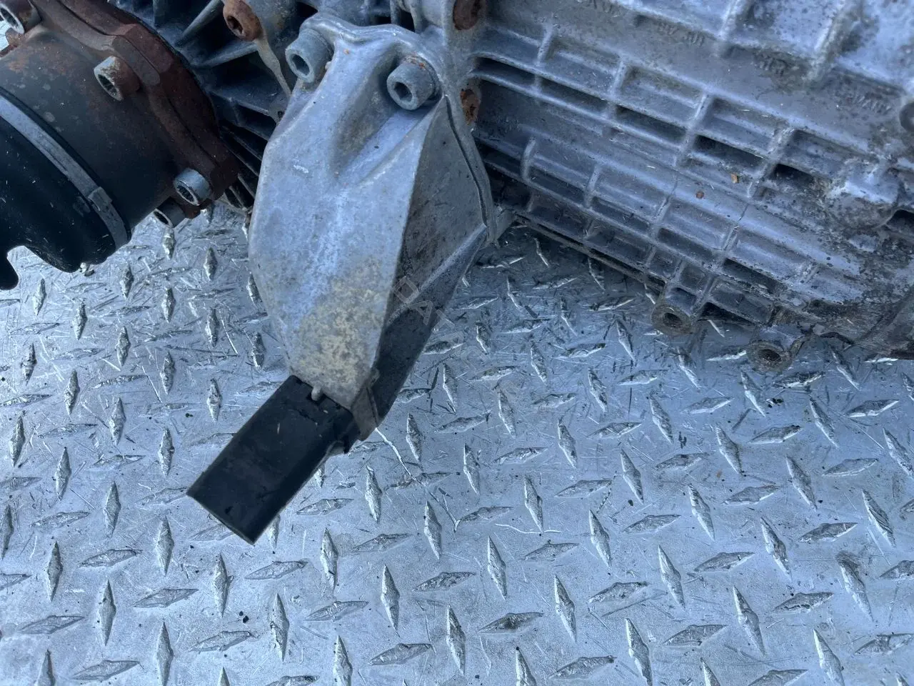 Кронштейн КПП 8D0399113AB