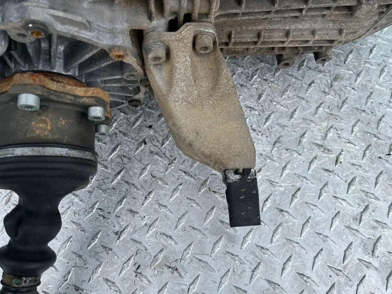 Кронштейн КПП 8D0399113AB