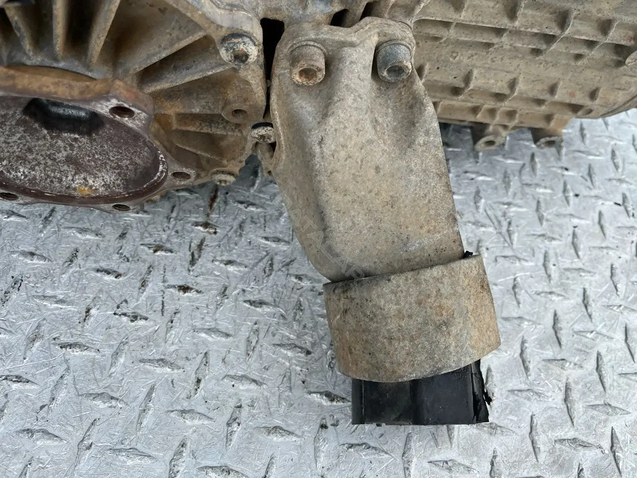Кронштейн КПП 8D0399113AB