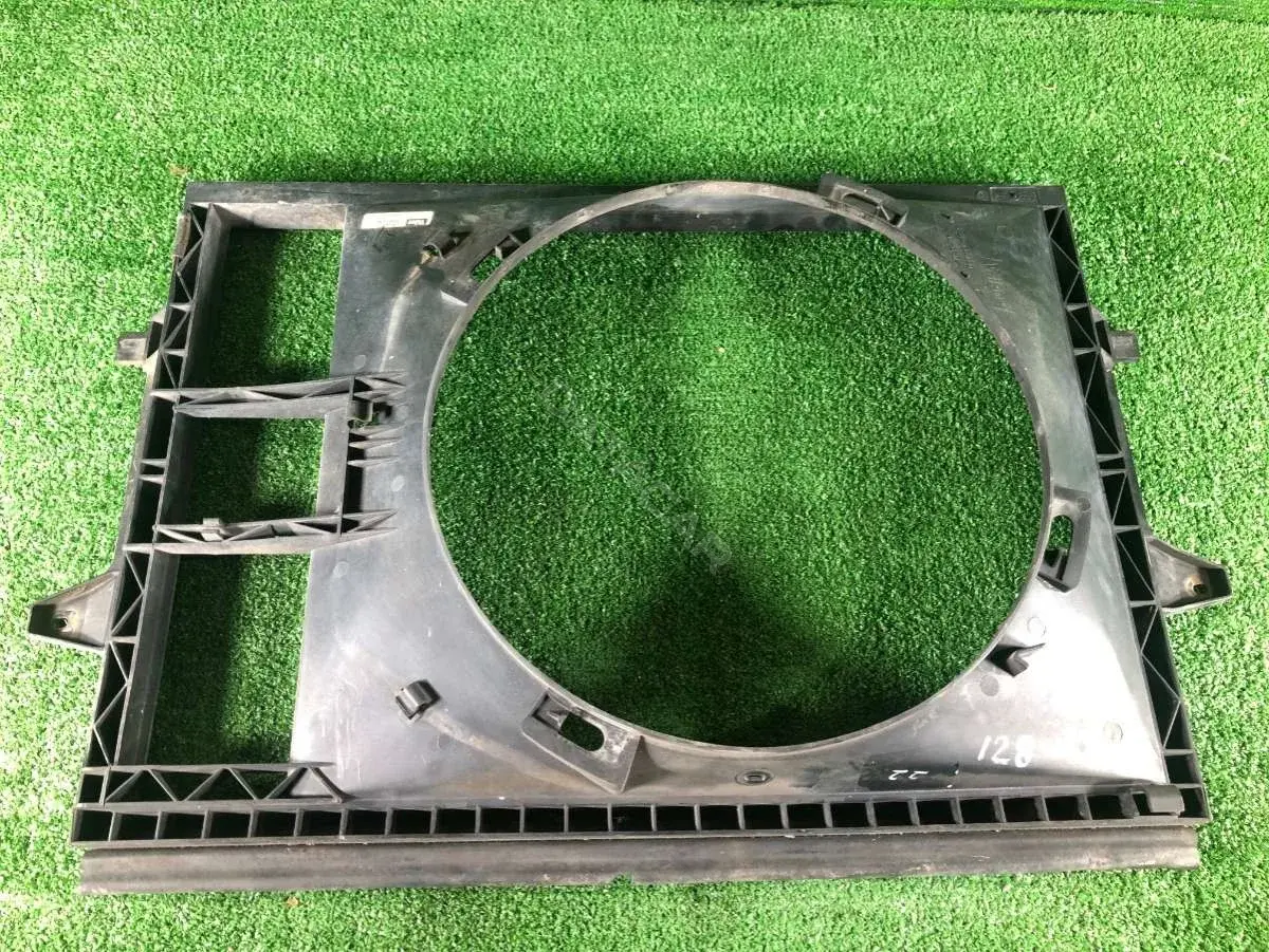 Кронштейн вентилятора радиатора 1482692080, FS1154864132W, FS1154864189D