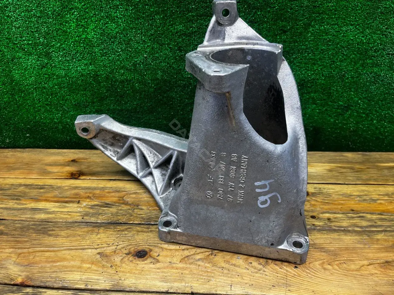 Кронштейн полуоси 7M0199207B, 97VW6061AB