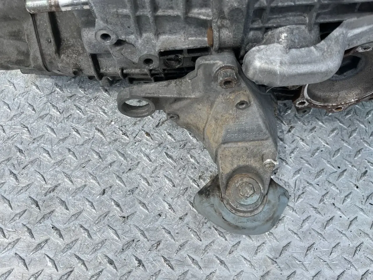 Кронштейн КПП 8D0399114S
