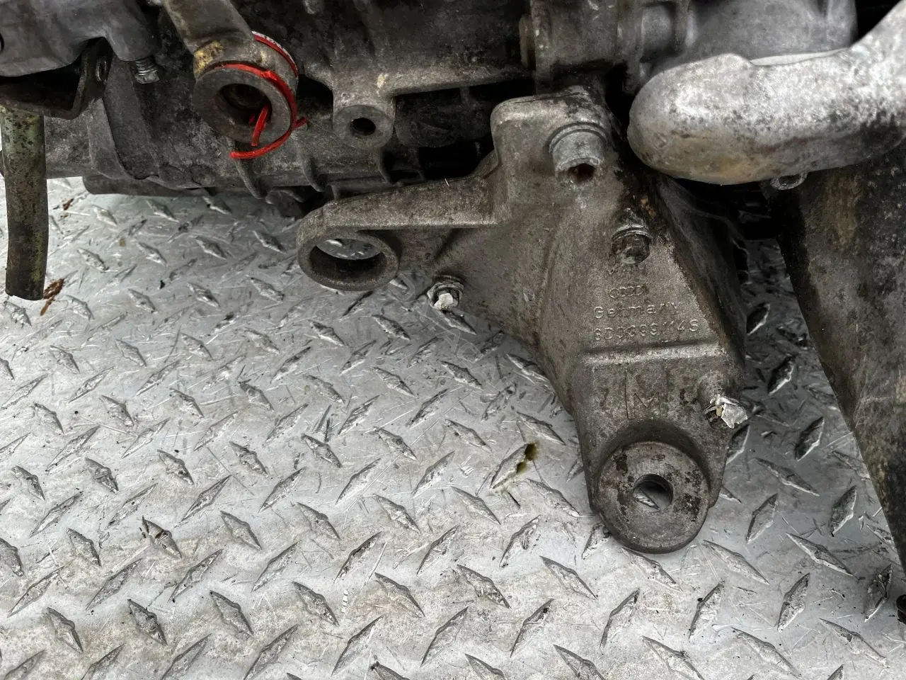 Кронштейн КПП 8D0399114S