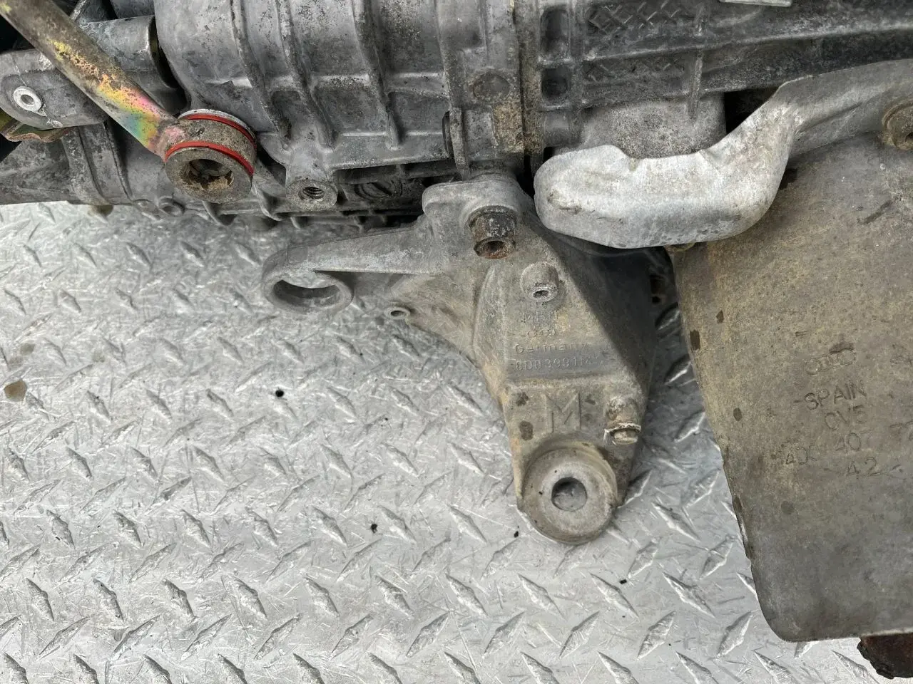 Кронштейн КПП 8D0399114S