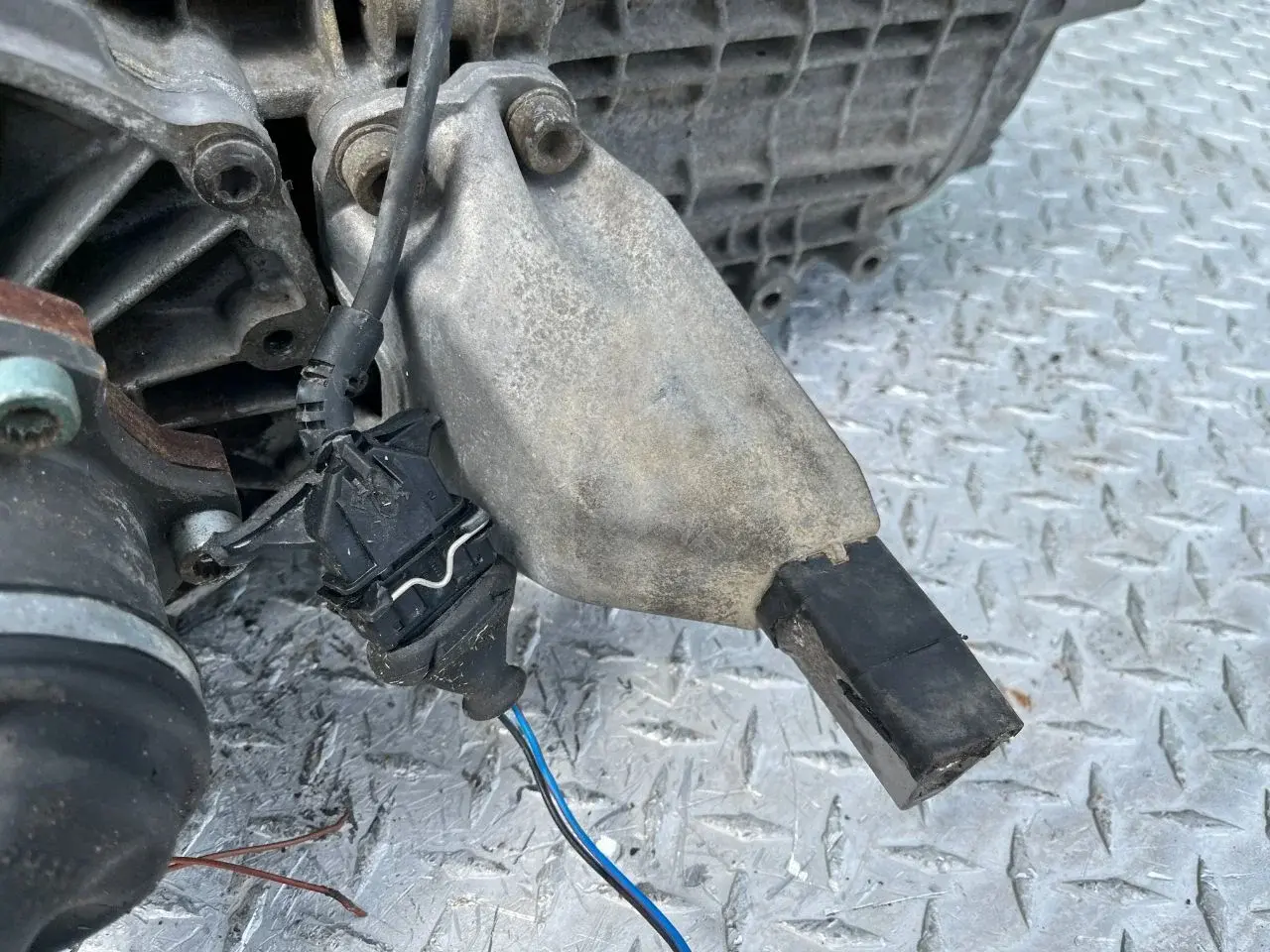 Кронштейн КПП 8D0399113AB
