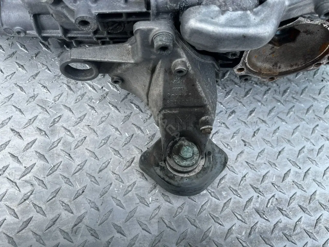 Кронштейн КПП 8D0399114S
