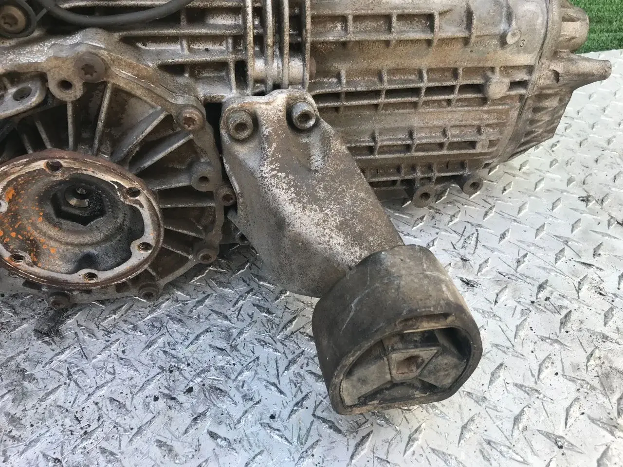 Кронштейн КПП 8D0399113AB