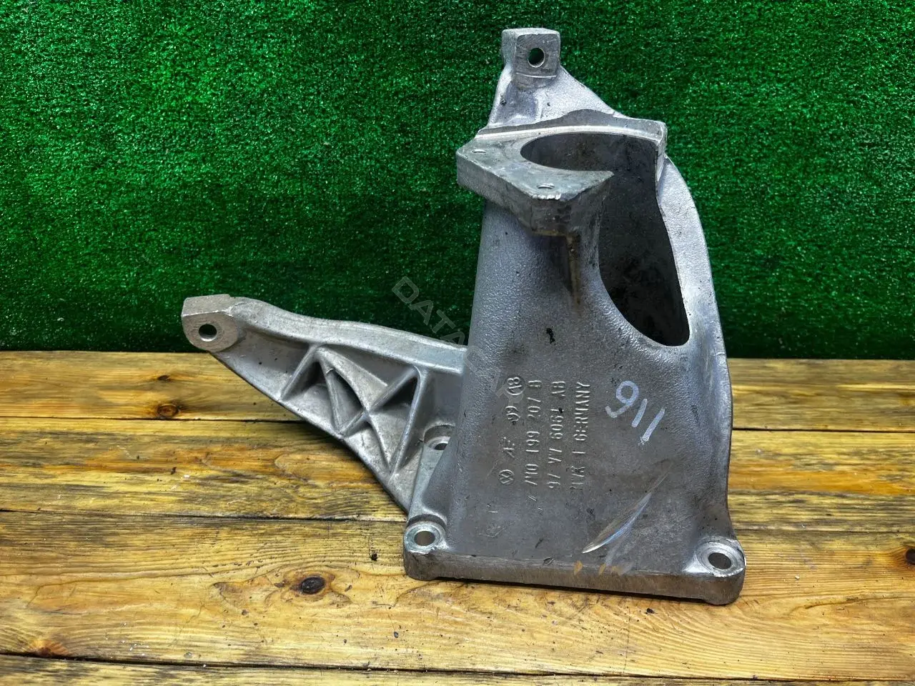 Кронштейн полуоси 7M0199207B, 97VW6061AB