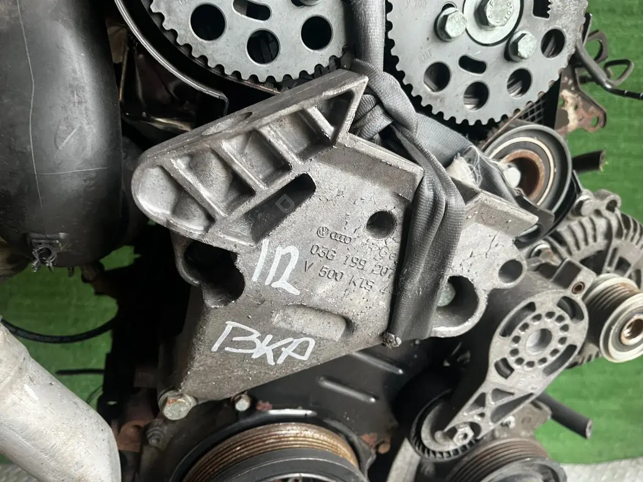 Кронштейн двигателя 03G199207A