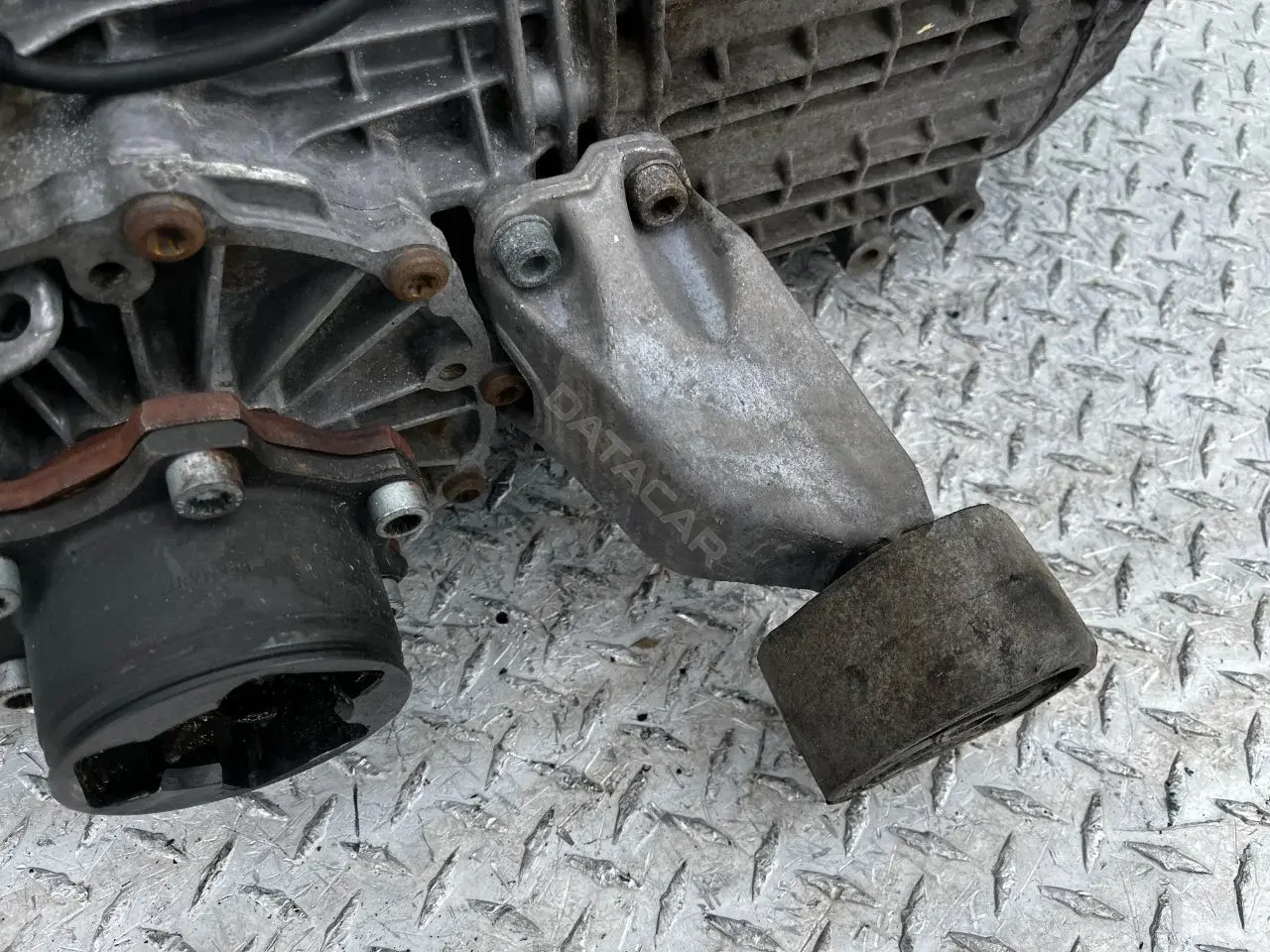 Кронштейн КПП 8D0399113AB