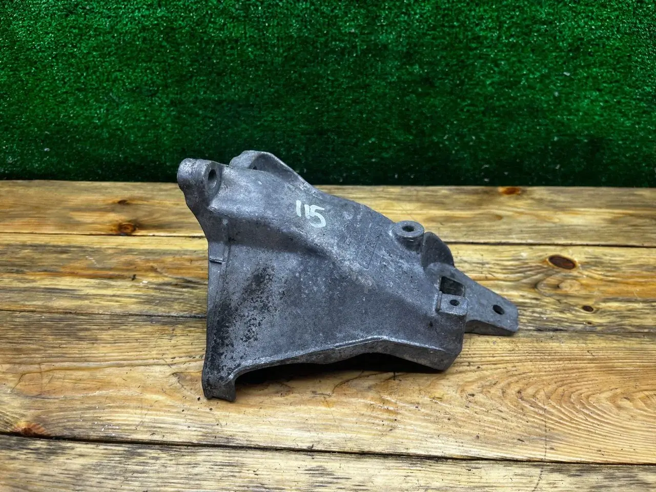 Кронштейн двигателя 8A0199307C