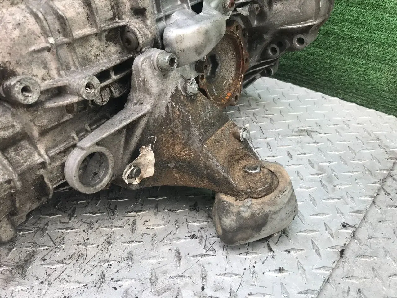 Кронштейн КПП 8D0399114S