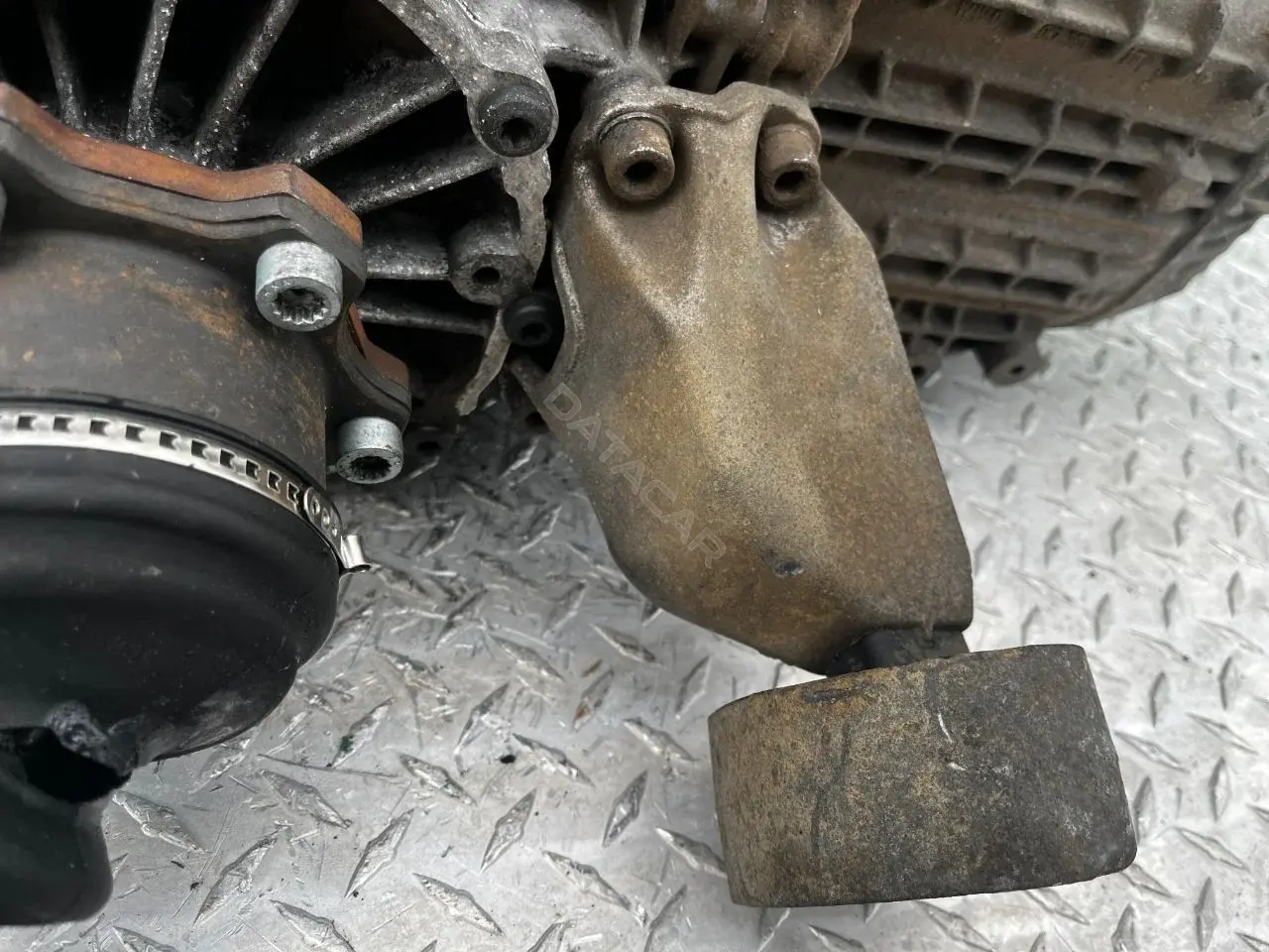 Кронштейн КПП 8D0399113AB
