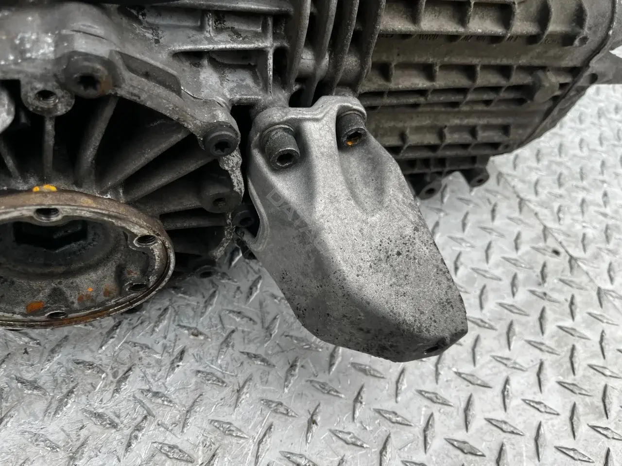 Кронштейн КПП 8D0399113AB