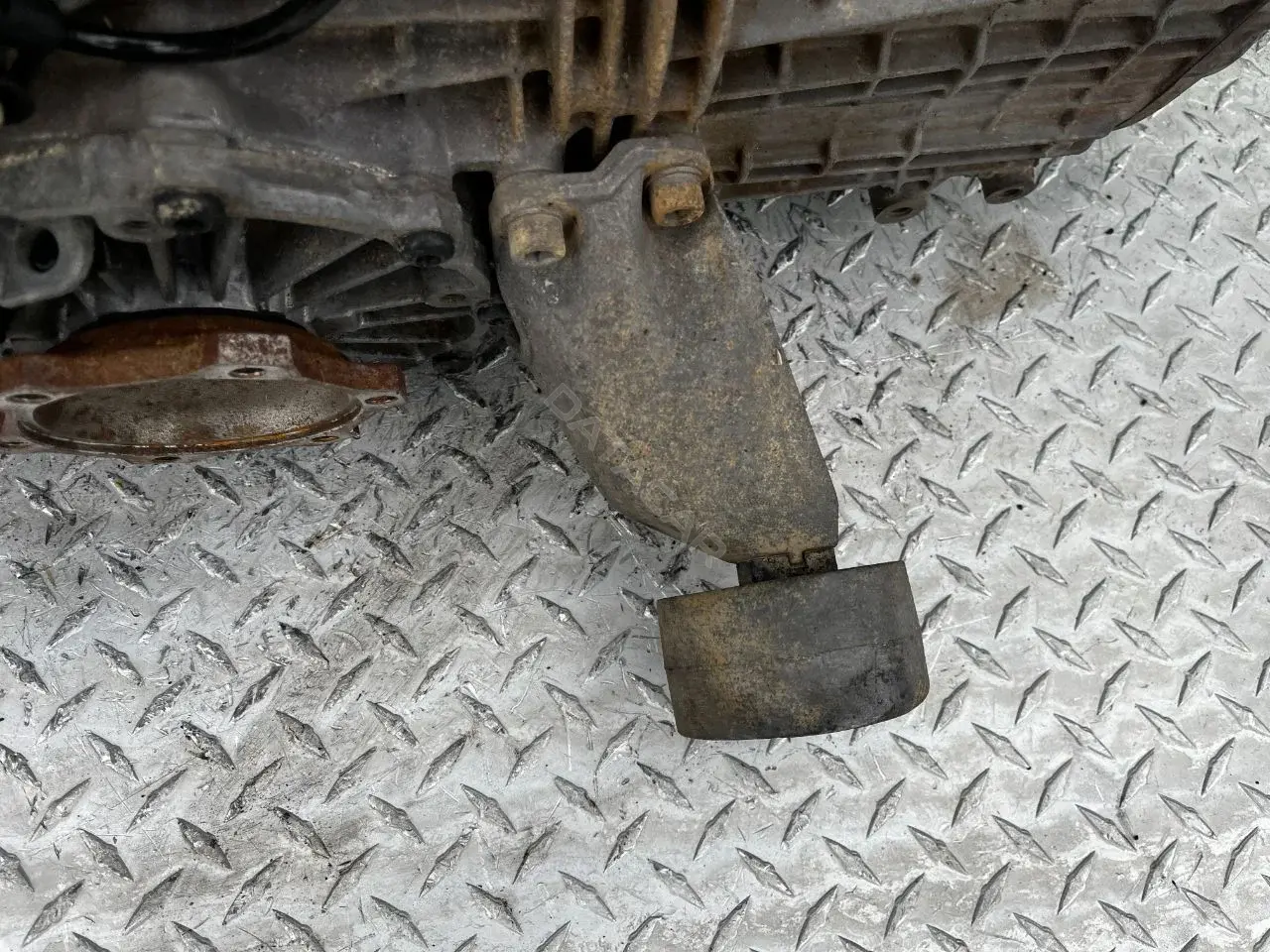 Кронштейн КПП 8D0399113AB