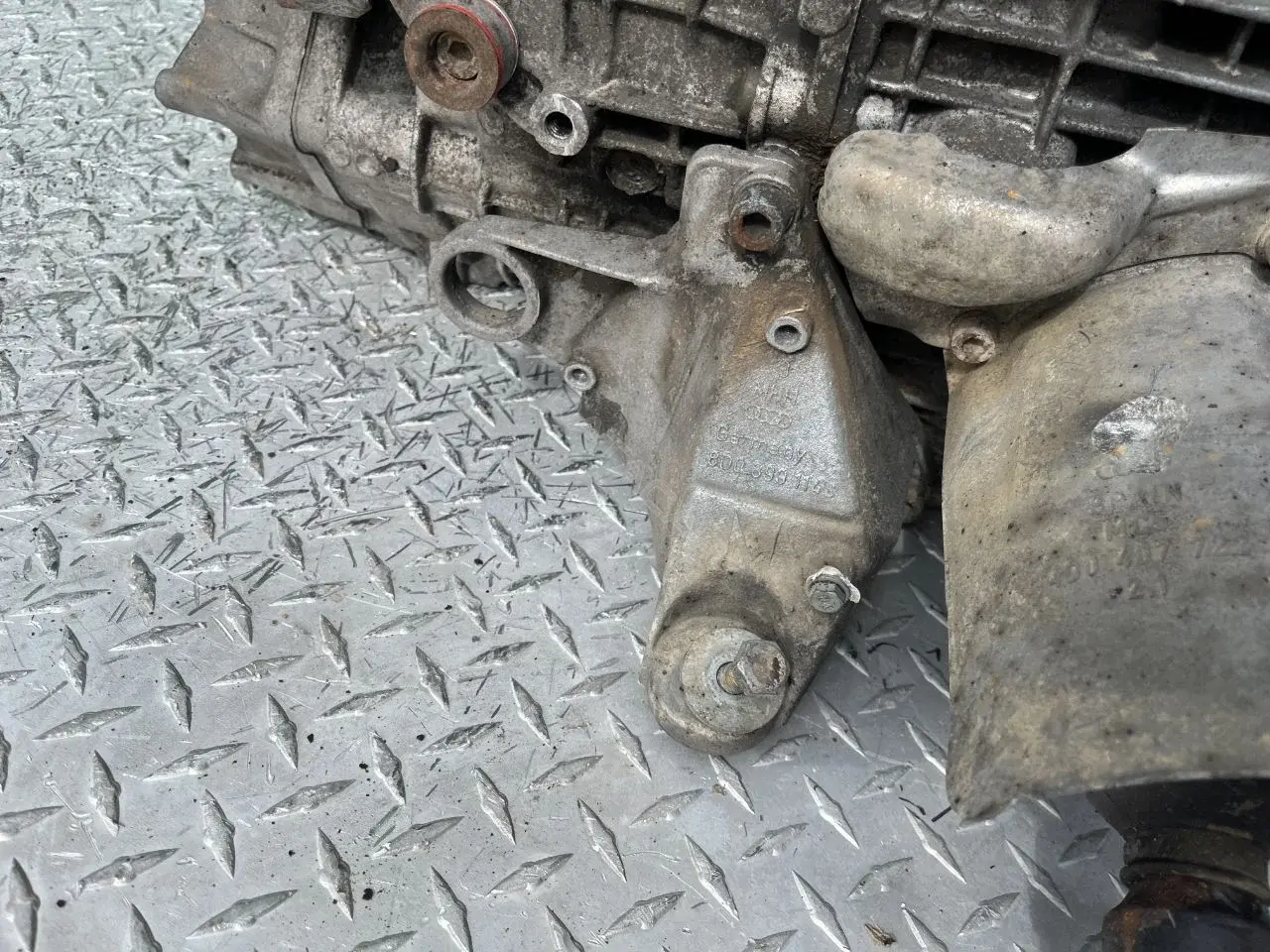 Кронштейн КПП 8D0399114S