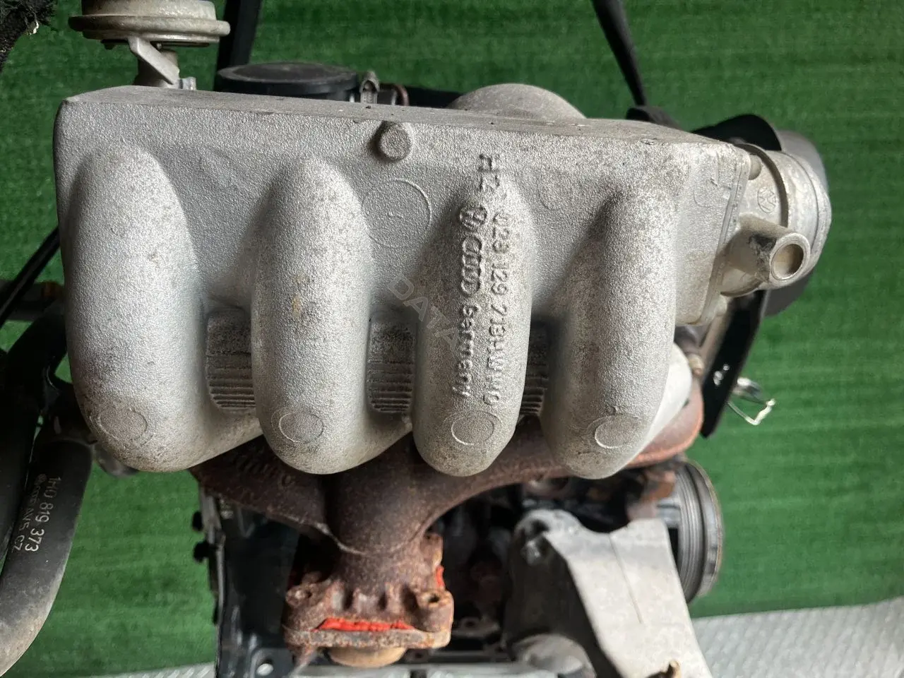Коллектор впускной 028129713H
