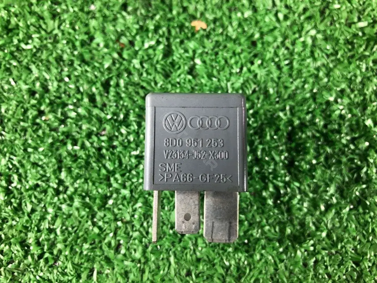 Реле вентилятора 370, 8D0951253, V23134J52X300