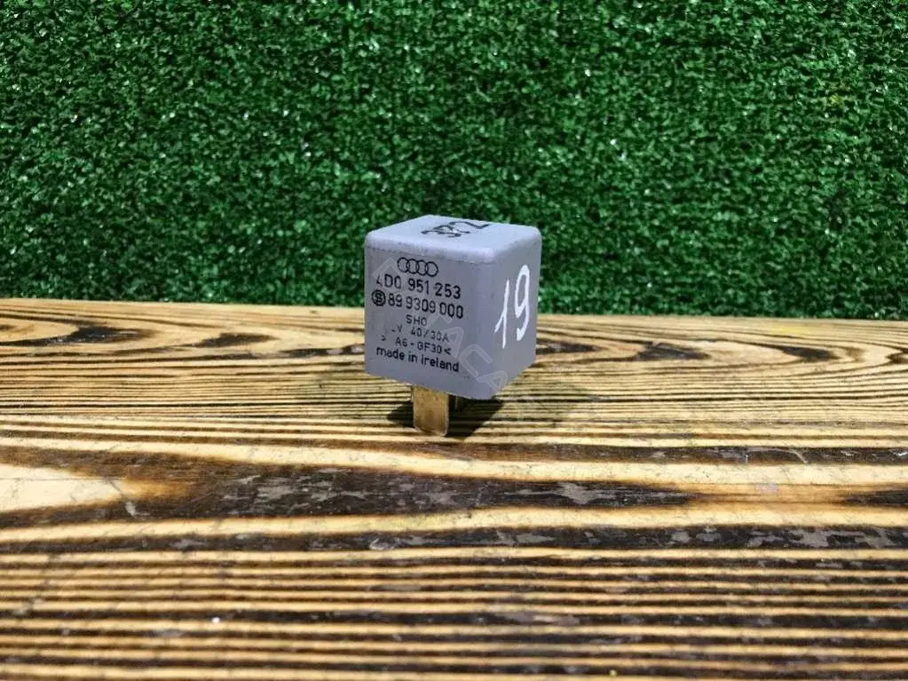 Многофункциональное реле 372, 4D0951253