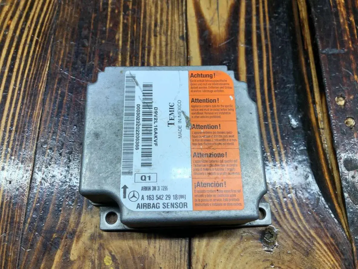 Блок управления подушками безопасности 0003023202206366, A1635422918, D9V2L16AKVF