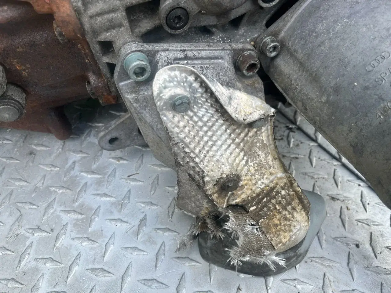 Кронштейн КПП 96729089