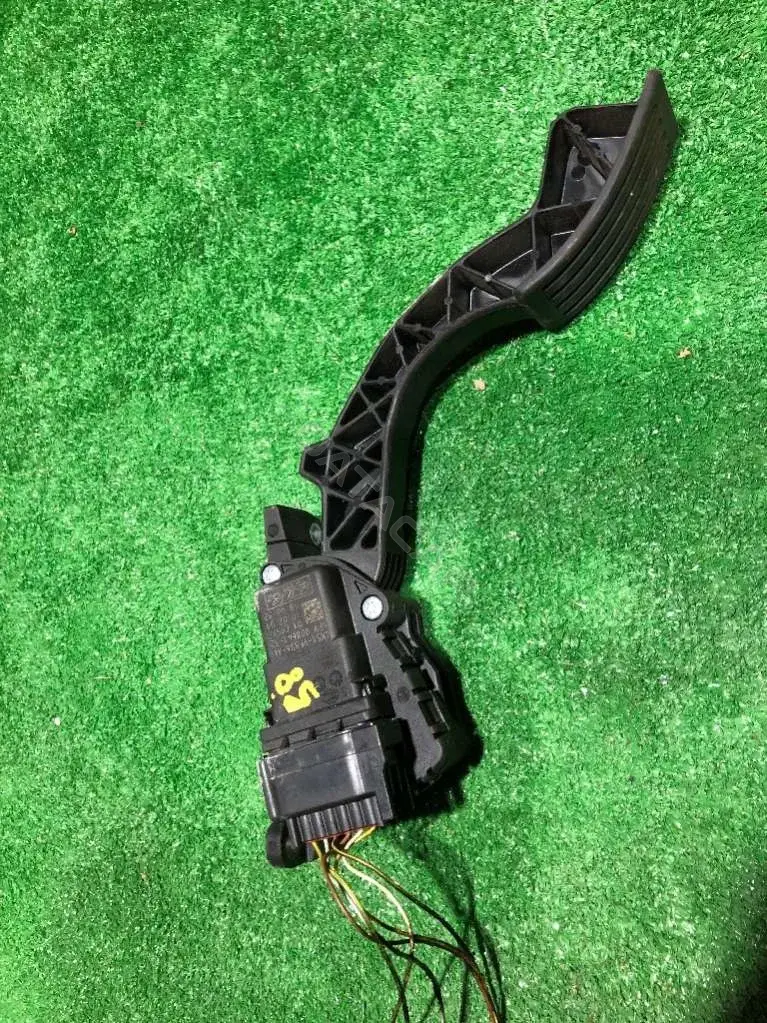 Педаль газа 4M519F836AH
