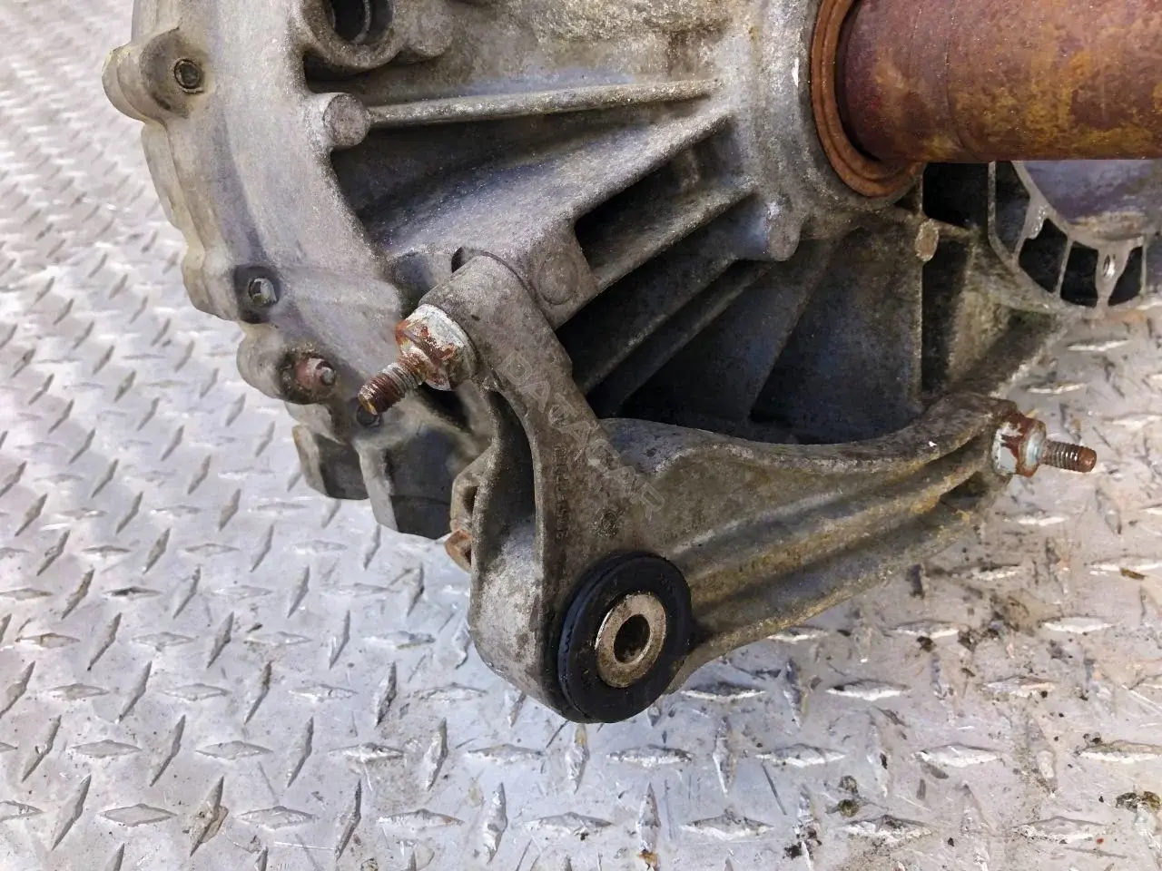 Кронштейн КПП 3M515P093AD