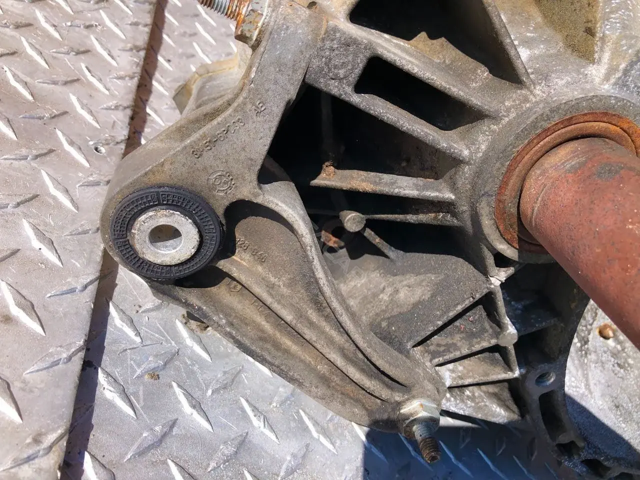 Кронштейн КПП 3M516P093AB