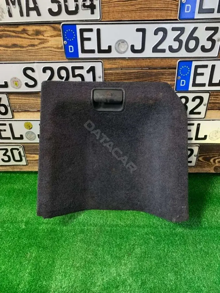 Обшивка багажника yqs000191