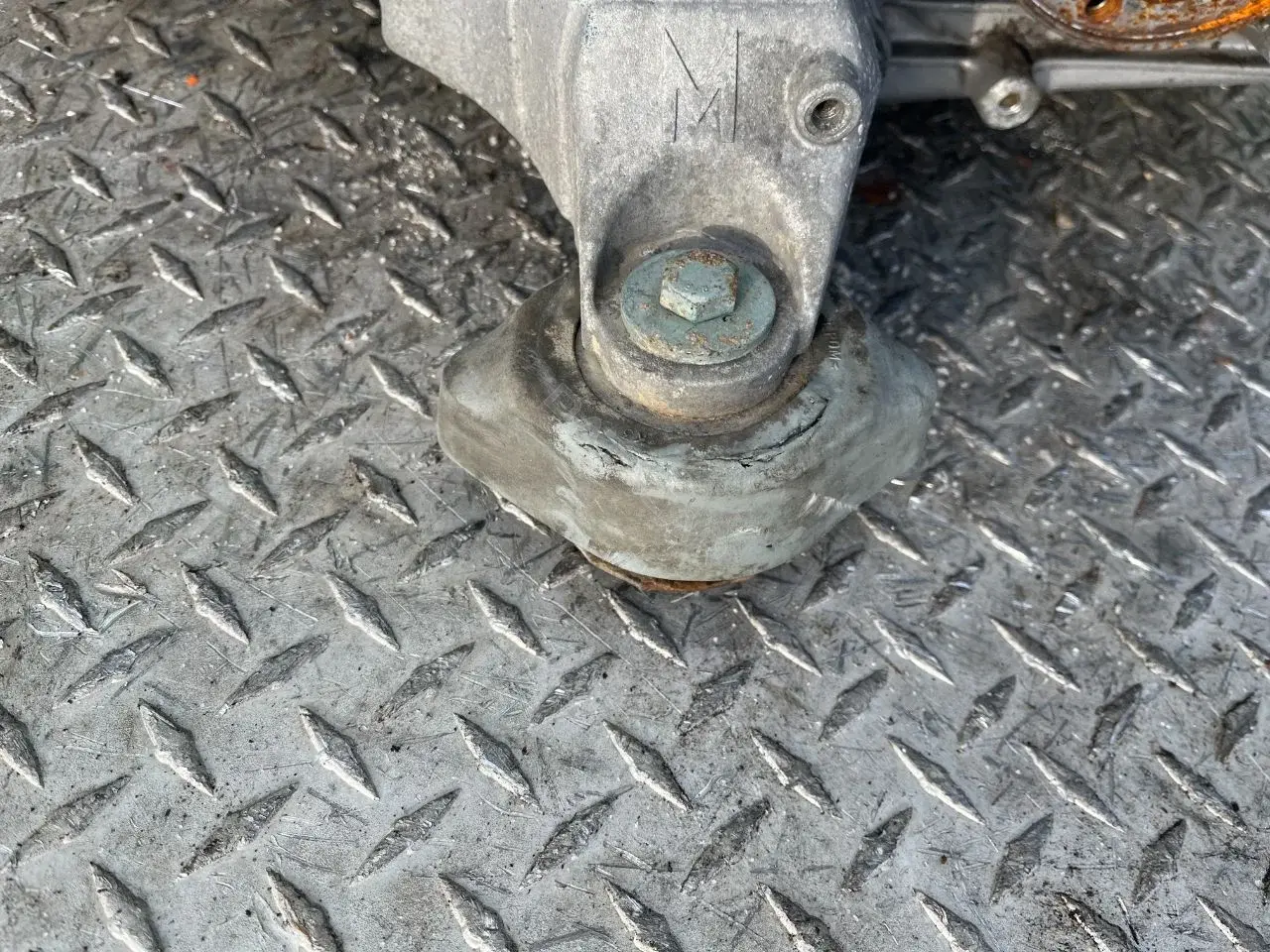 Подушка КПП 108944452
