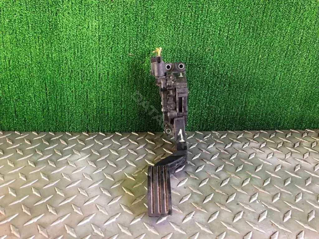 Педаль газа 2S619F836AA