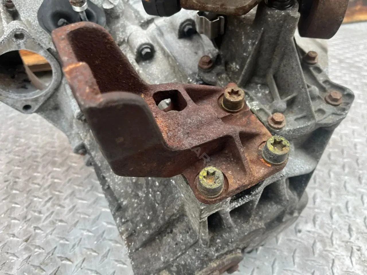 Кронштейн КПП 7M0399135B