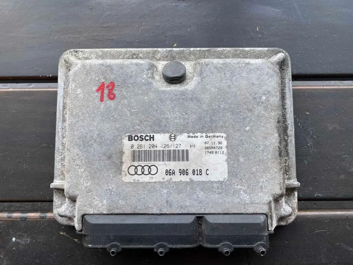 Блок управления двигателем 0261204126, 0261204127, 06A906018C
