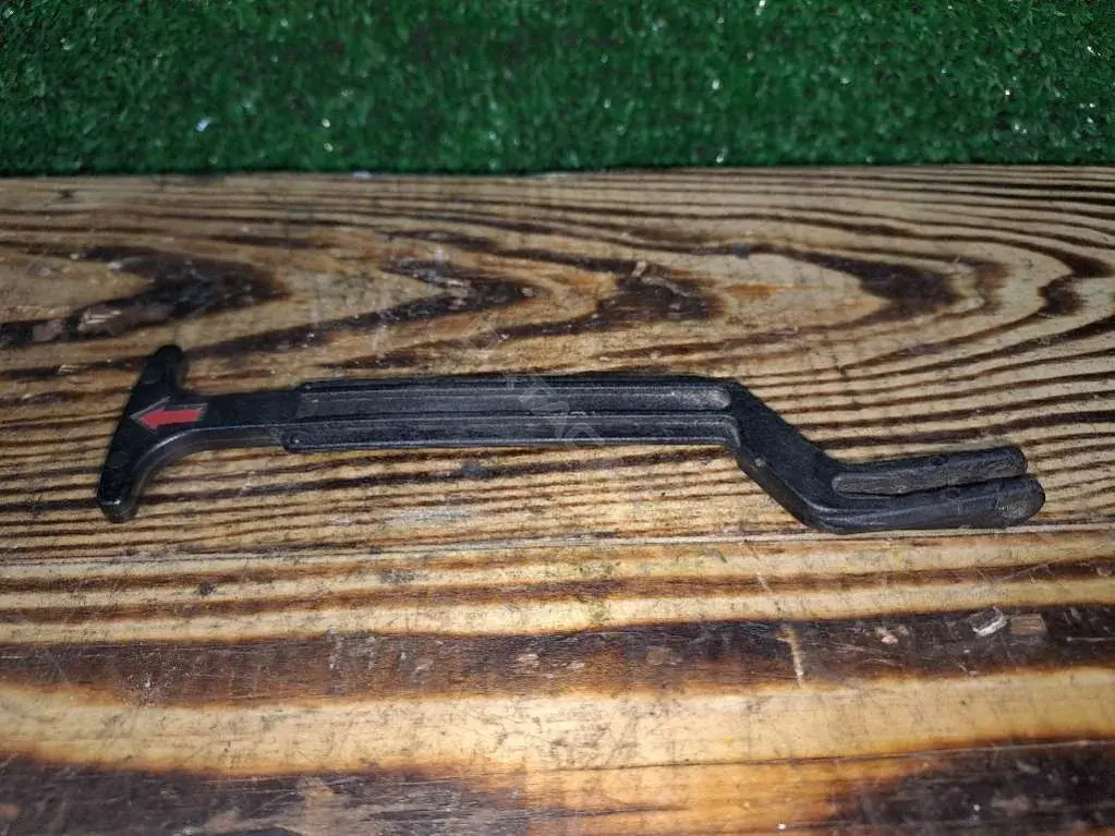 Ручка открывания капота 3B0823393C